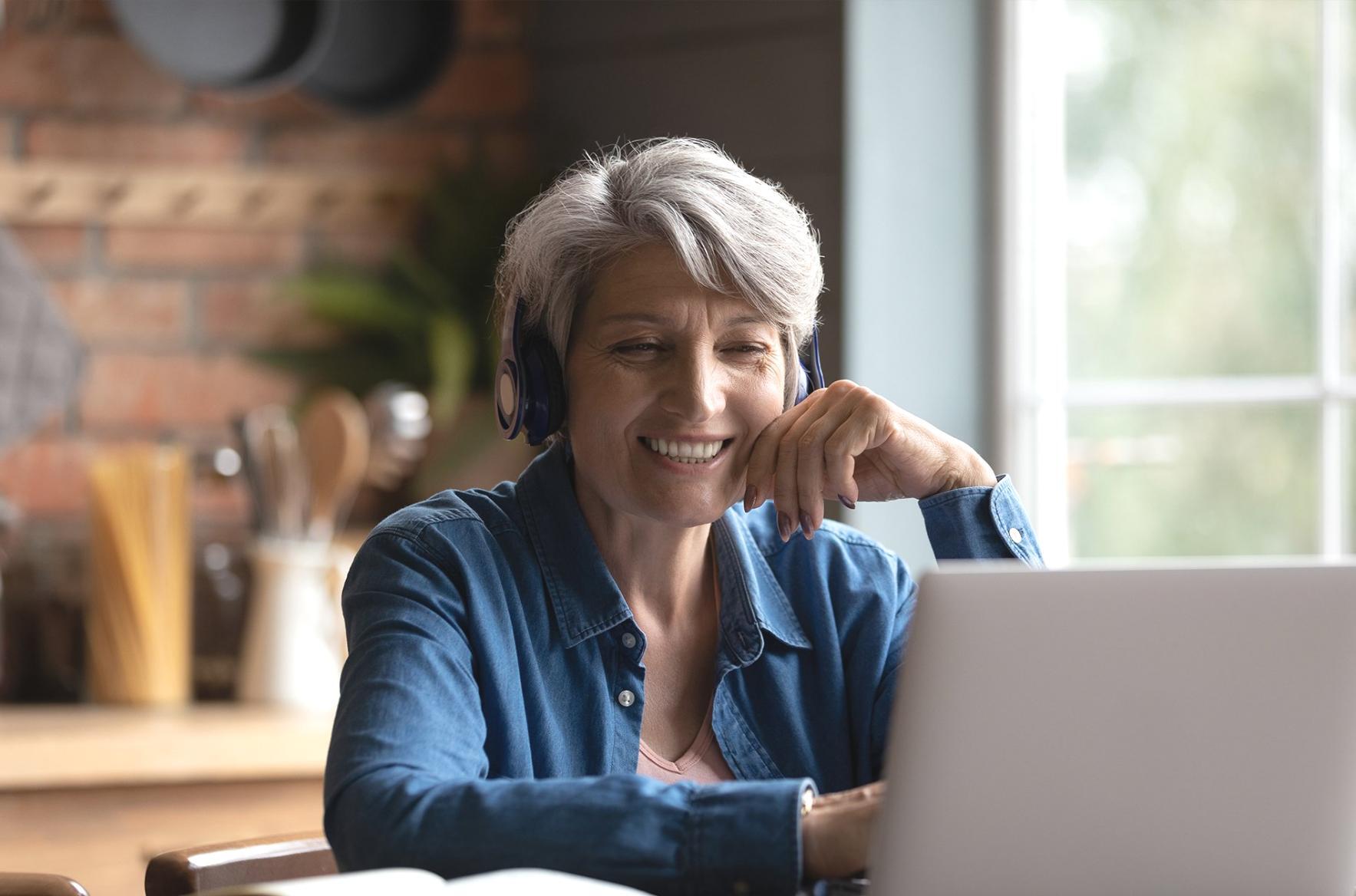 Команда работает над образовательными материалами по финансовому анализу