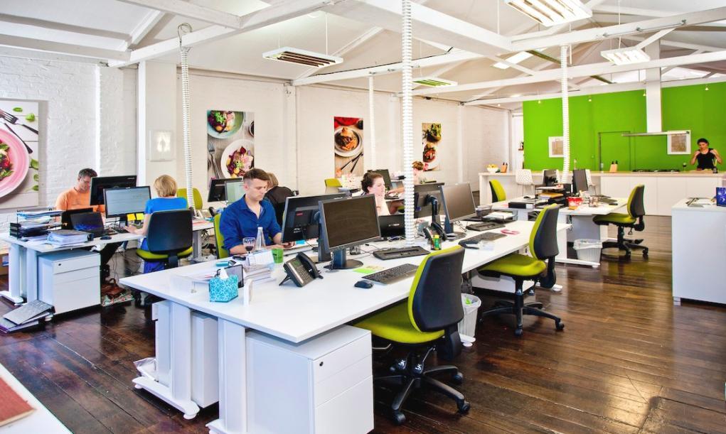 Анализ финансовых показателей и работа с данными